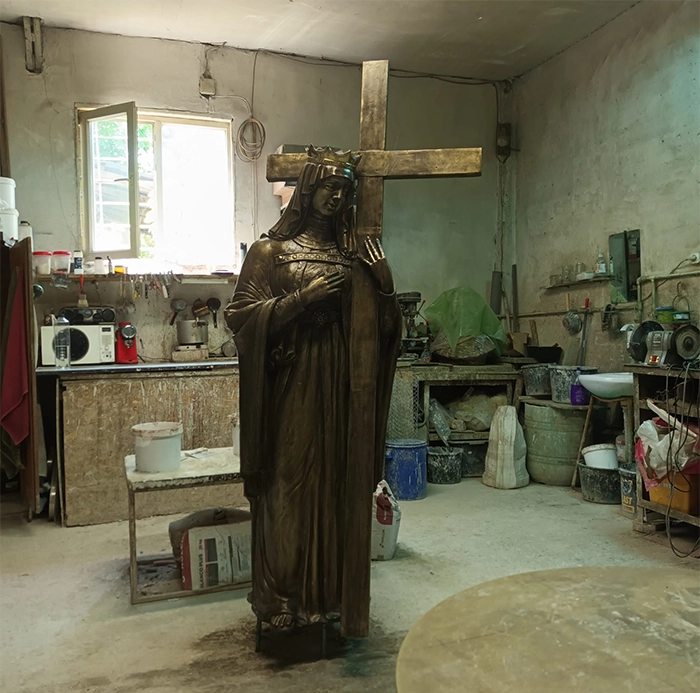 sfanta-elena-detaliu-din-atelierul-artistei