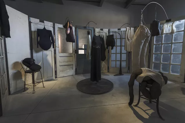 Louise%20Bourgeois%20-%20Cell%20(Clothes)