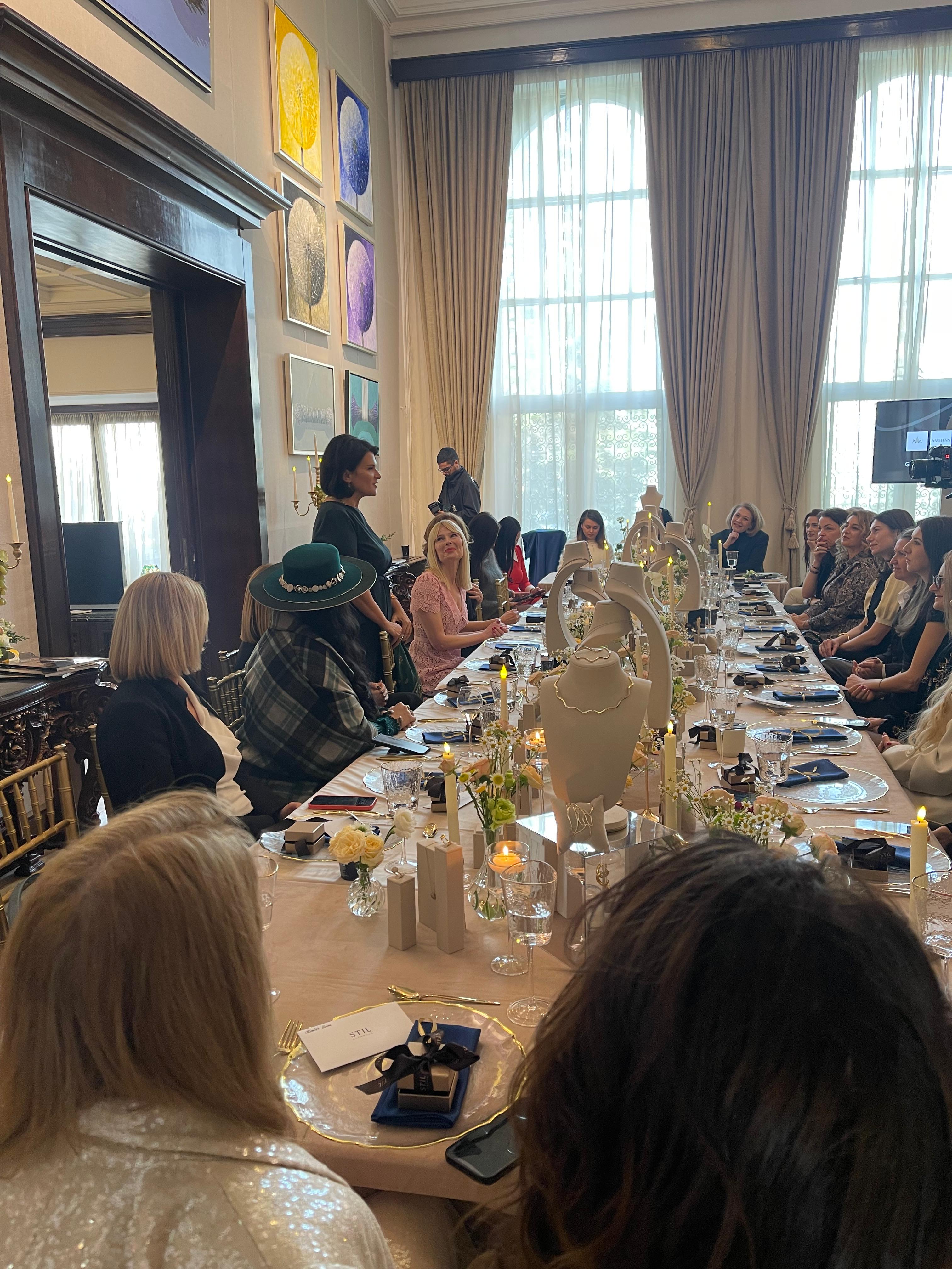 29.%20Breakfast%20with%20diamonds